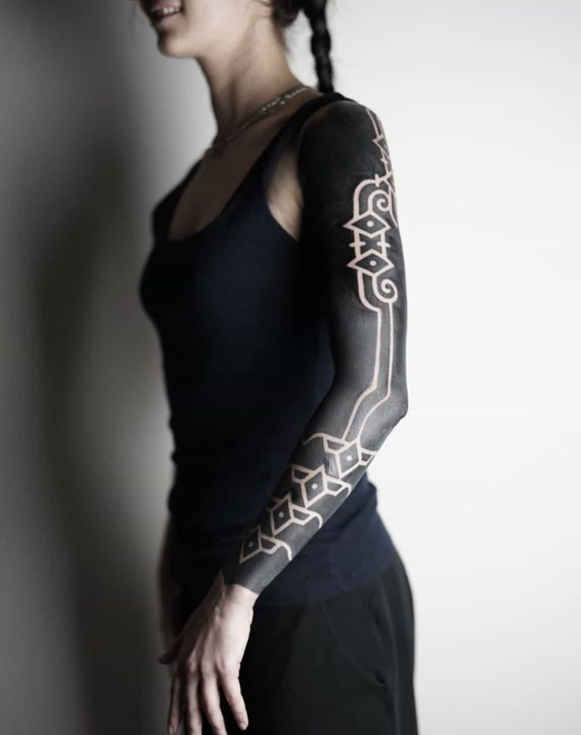 21 Stunning Blackout Tattoo Styles  Body Artifact