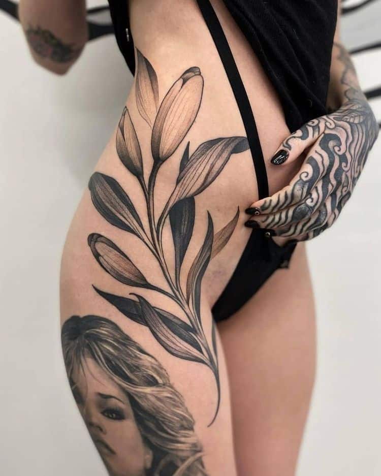 Feminine hip to upper thigh flow with a couple of small plumerias, would  love to do more like this! I have a couple of last minute openings… |  Instagram