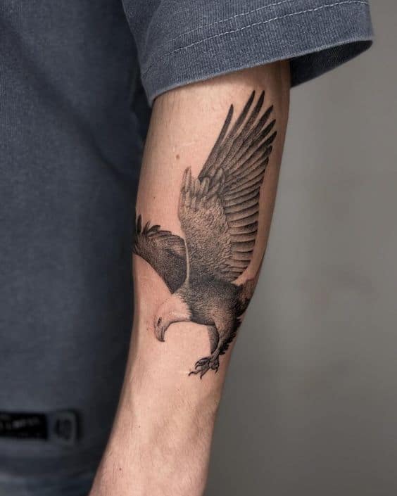 Tiny eagle by @death.meadow.tattoo | Instagram