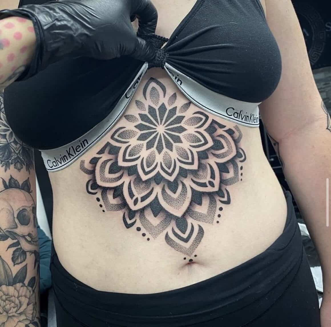15 Underboob Tattoo Ideas for Your Next Session | Darcy