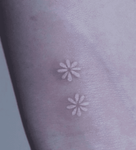 20 Daisy Tattoos That You Can Practically Smell