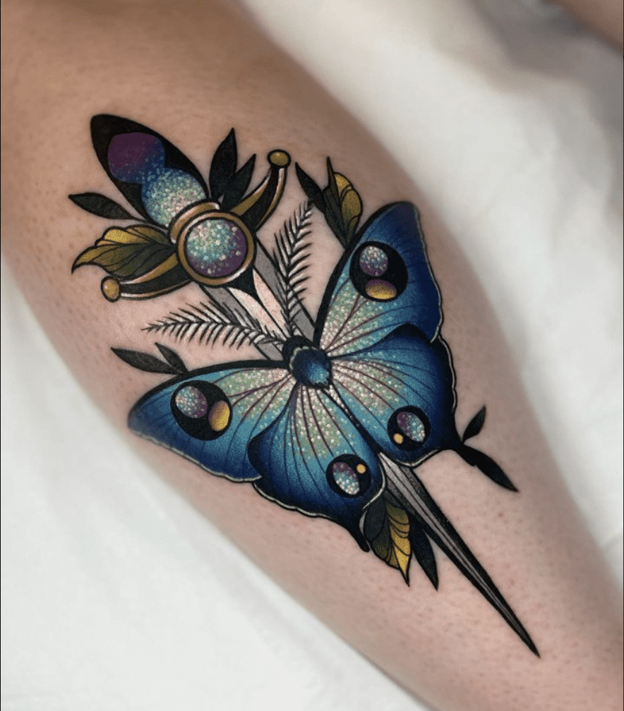 20 Striking Dagger Tattoos - Body Artifact 20 Striking Dagger Tattoos
