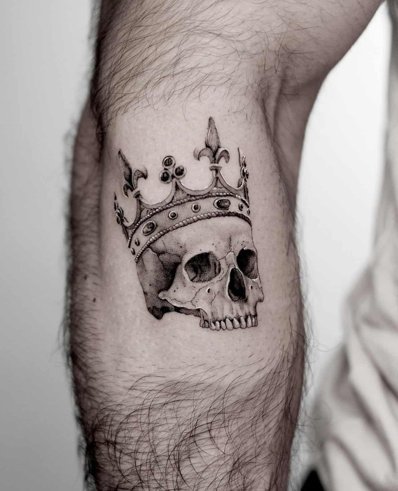 20 Glorious Crown Tattoos To Make You Feel Like Royalty • Body Artifact