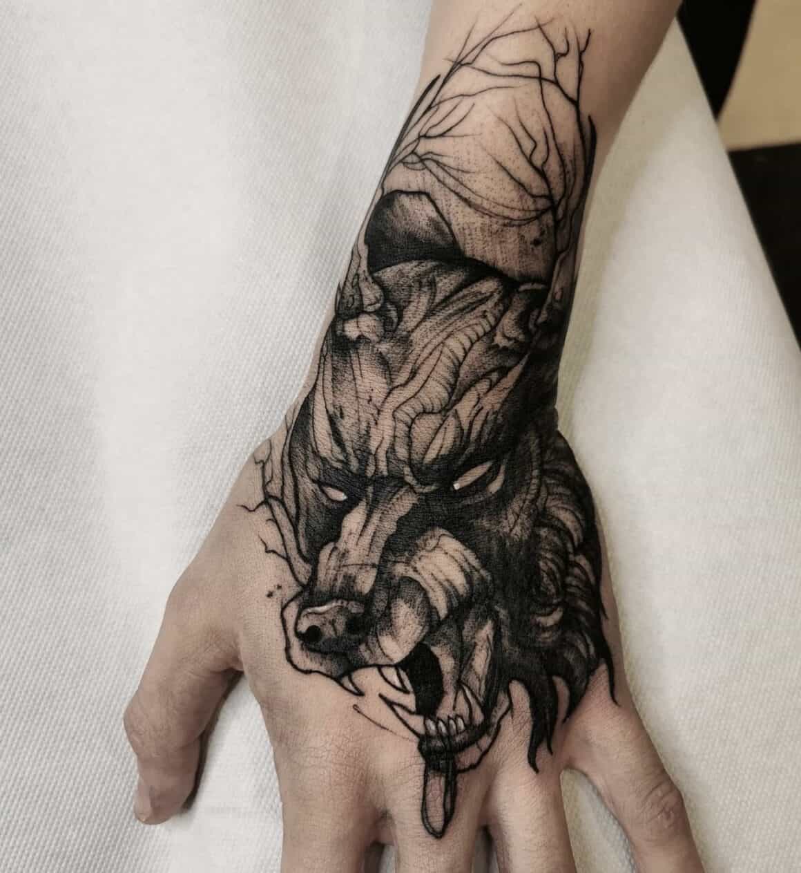 10 Artists Creating Powerful Tattoos Using Only Lines – Scene360