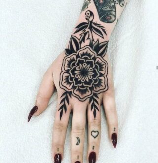 20 Powerful Hand Tattoos For Women • Body Artifact