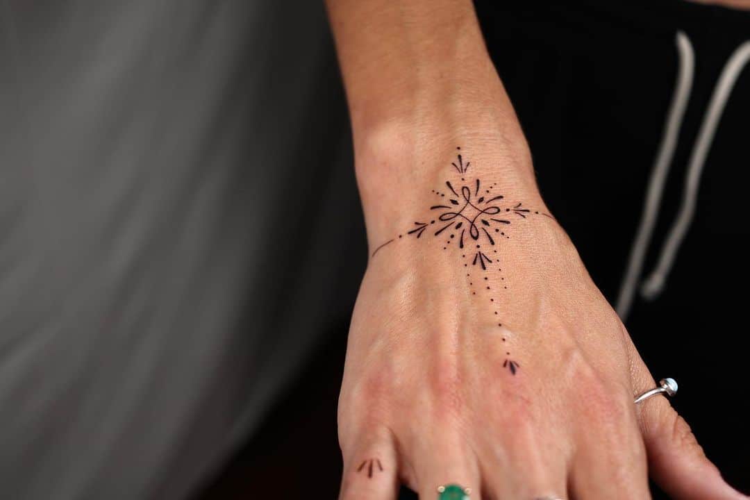 20 Hand Tattoos for Women