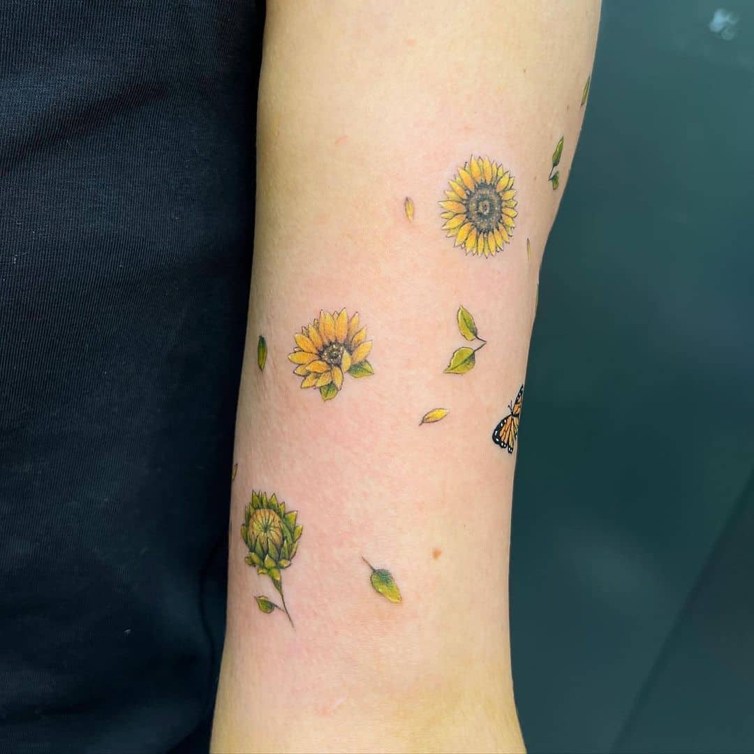 57 Small Sunflower Tattoo Ideas [2024 Inspiration Guide] | Sunflower tattoo,  Sunflower tattoos, Small tattoos