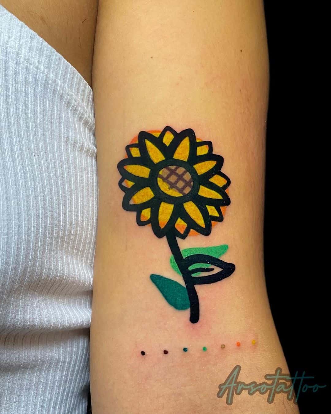 Susboom Tattoo & Illustration - Sunflower Tattoo - minimal geometric //  Thank you for this art 🌻 | Facebook