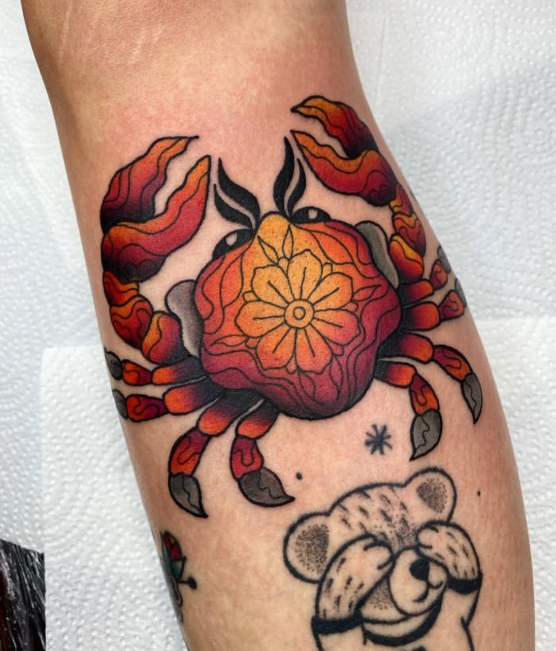 Neo-Trad Crab by Jess Longfield @ the 2021 Middle of the Map Tattoo  Convention in Des Moines, IA : r/traditionaltattoos