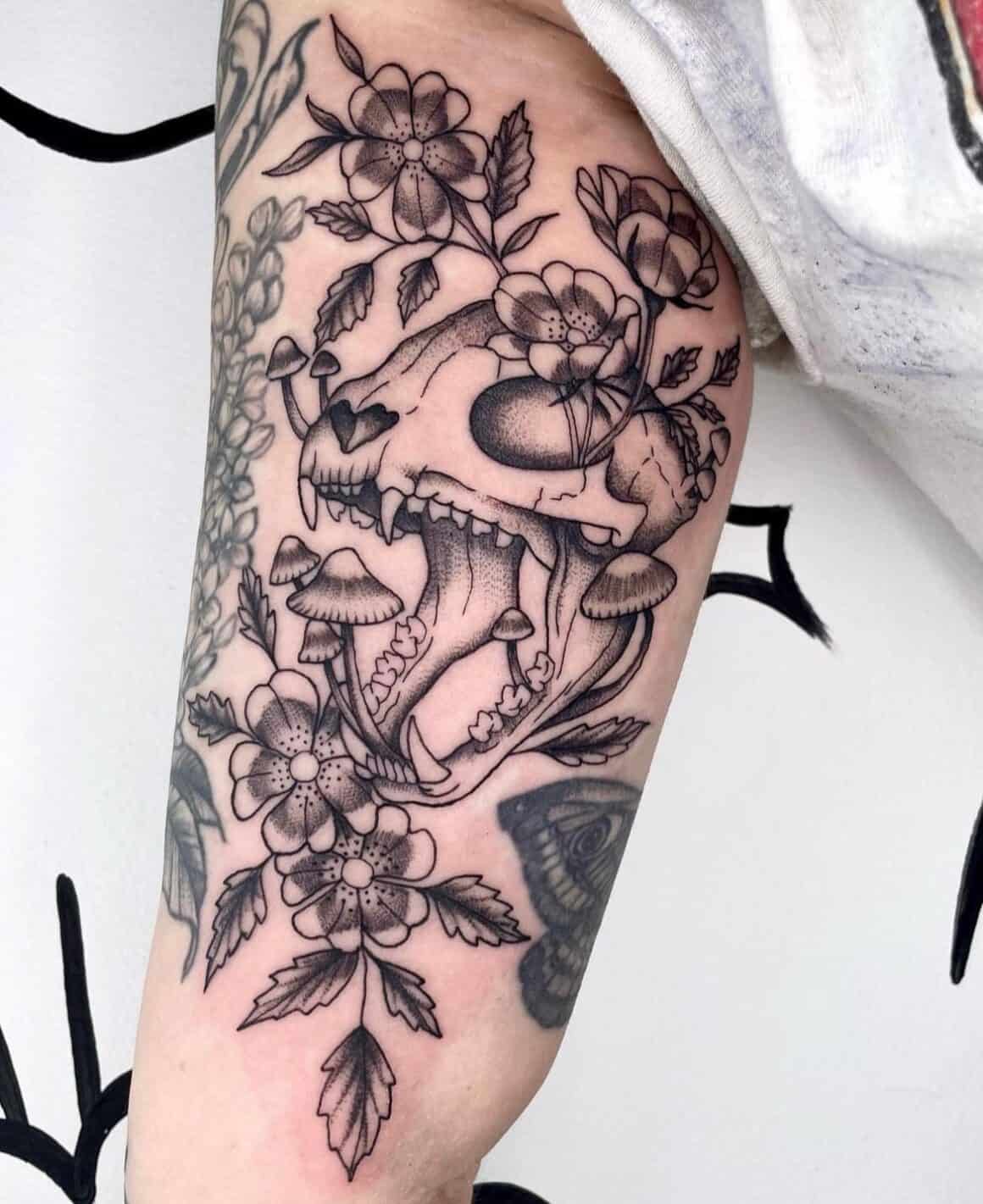 Ima a dude and I got a floral piece. By Ryan at Fait Mason, Bayonne NJ. : r/ tattoo