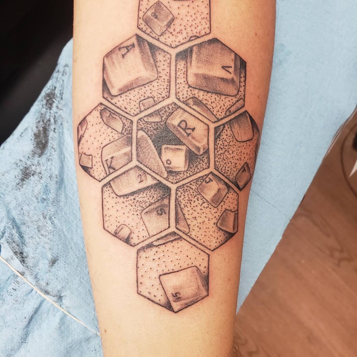 Black honeycomb tattoo - Tattoogrid.net