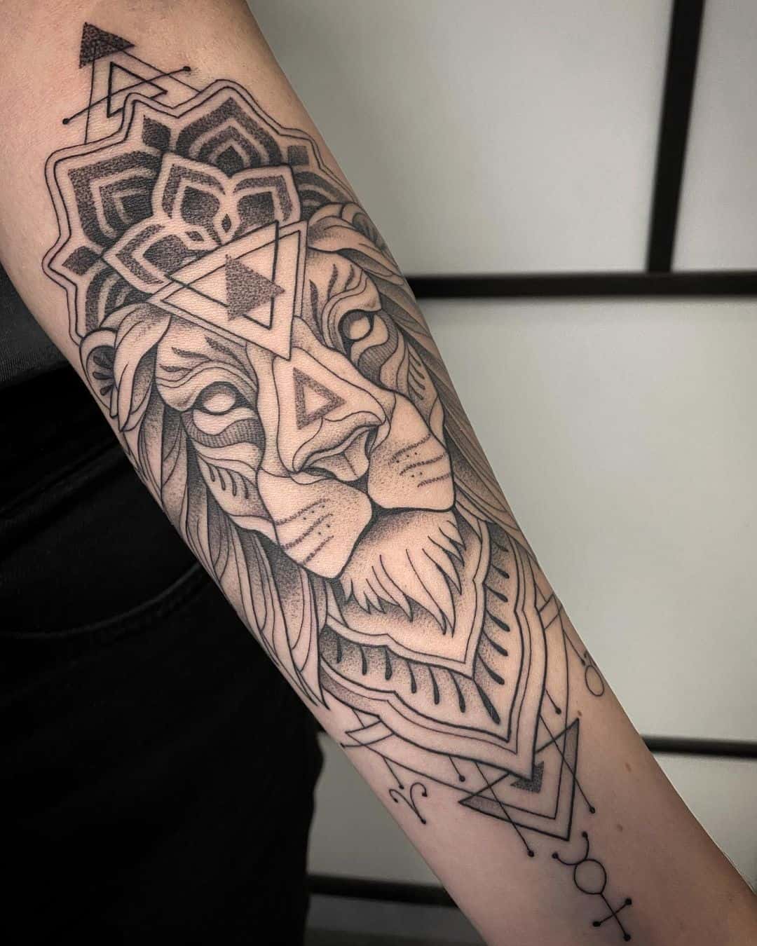 Lion tattoo by Robert Pavez Tattoo | Post 22046-cheohanoi.vn