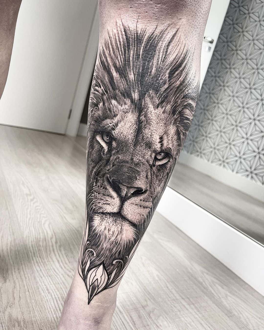 A Roaring lion tattoo. A magnificent tattoo of a roaring lion… | by  Tehminaboota | Medium