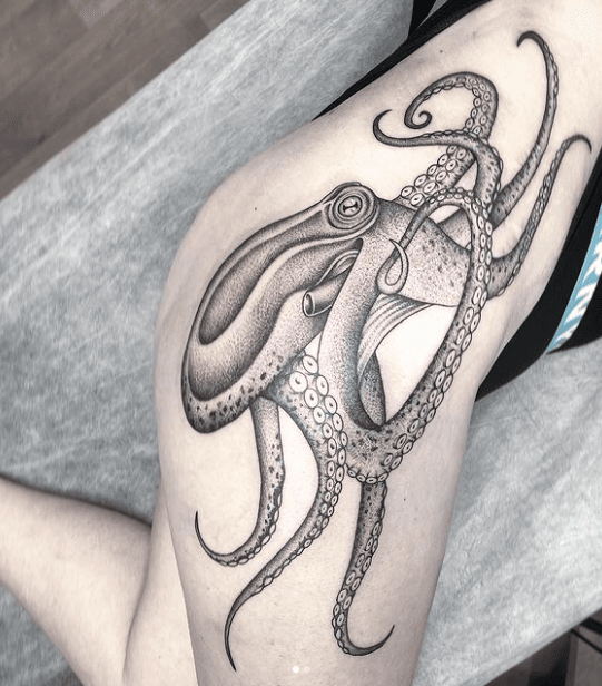 40 Thigh Tattoos for Women