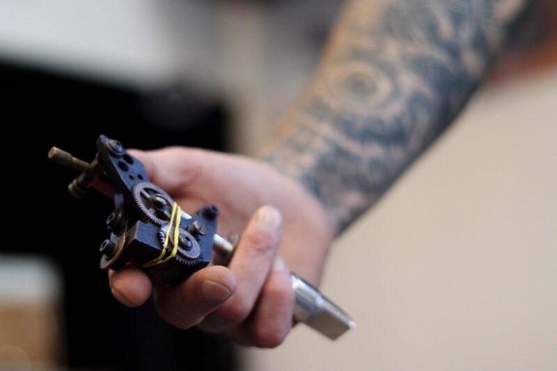 10 Best Tattoo Guns For Beginners And Professionals 2023 Buyer Guide   Best Tattoo Gun1 1 800x533 