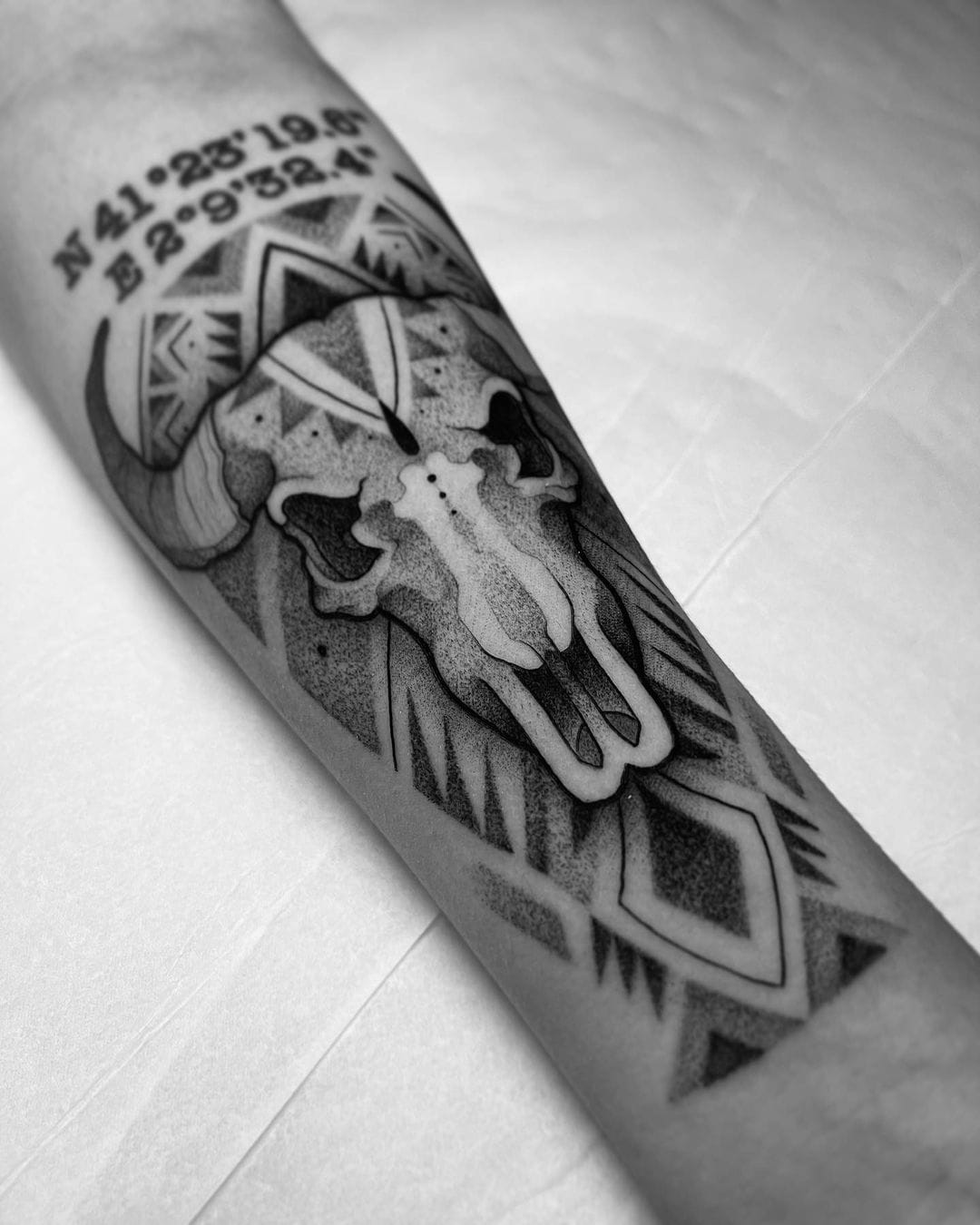 Native American skull tattoo | Indian feather tattoos, Indian skull tattoos,  Feather tattoos