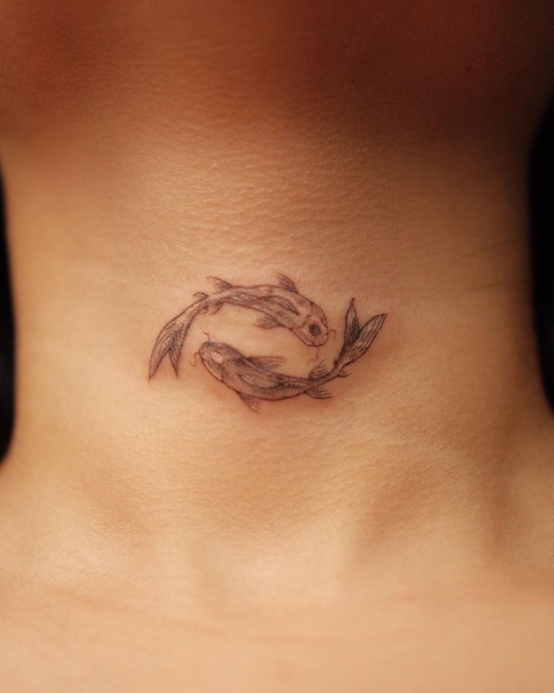 60 Impressive Neck Tattoo Ideas That You Will Love - Blurmark | Small neck  tattoos, Girl neck tattoos, Front neck tattoo