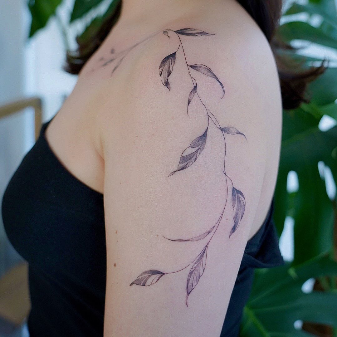 Elegant Shoulder Tattoo with Leaf Design