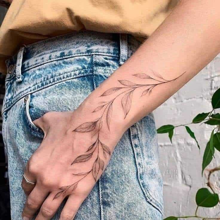 20 Hand Tattoos for Women