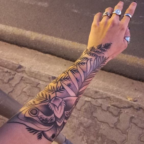 Ellie's tattoo - The Last of Us Part II  Gaming tattoo, The last of us,  Sleeve tattoos