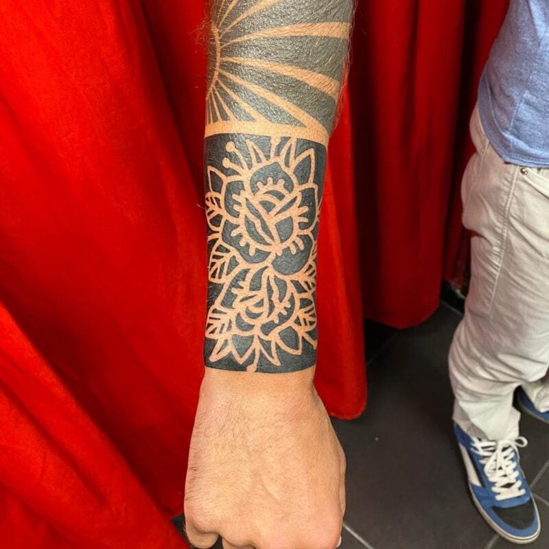 22 Blackwork Negative Space Tattoo To Get Lost In • Body Artifact