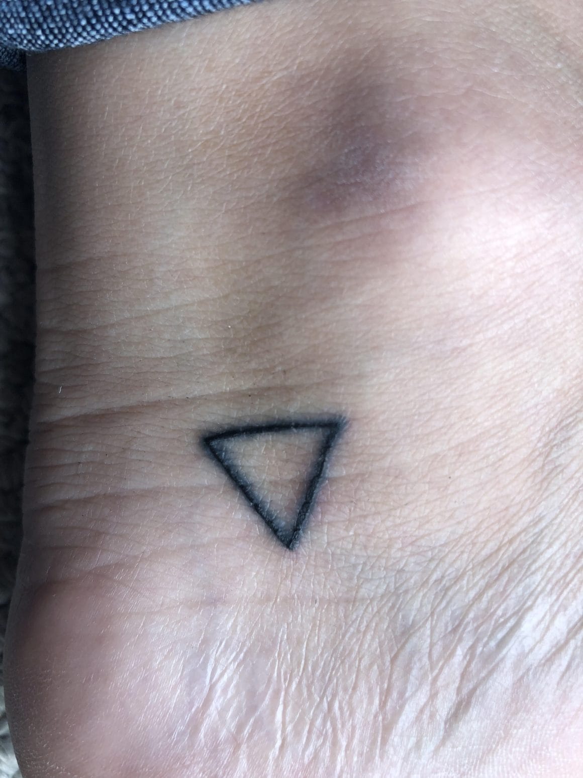 My first skin on my tattoo is leaking, what do I do? I just got this today.  (Pic from earlier, can feel it leaking now) : r/TattooDesigns