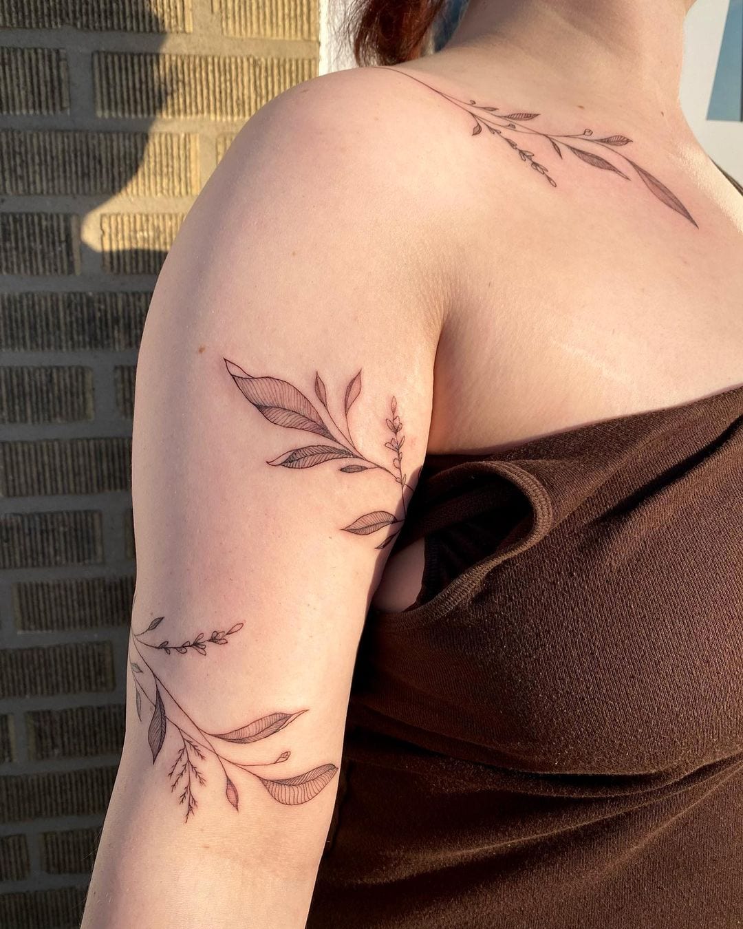 28 Eye-catching Shoulder Tattoos for Women in 2024